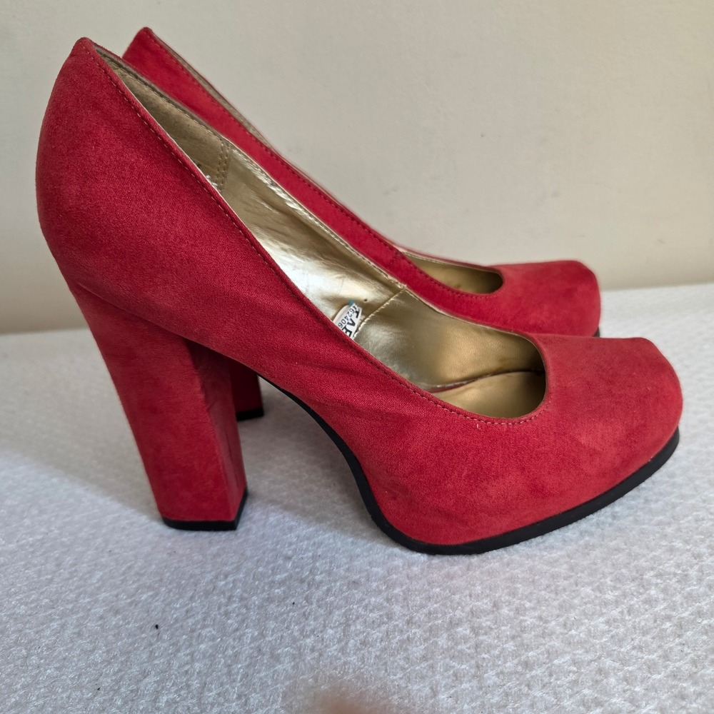 Mossimo Womens Red Faux Suede Platform Block Heel Pumps Size 7.5 Round Toe Retro